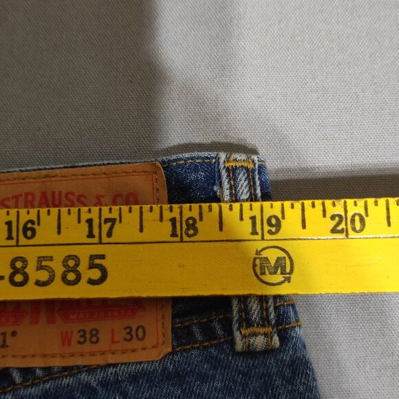 Levi's 501 jeans men's size W38/L30 denim blue colour classic button fly - Picture 12 of 14